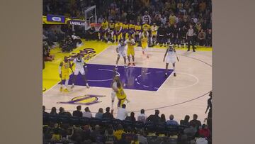 Esta conexión debería ser ilegal en la NBA: LeBron-Doncic para un triple inverosímil