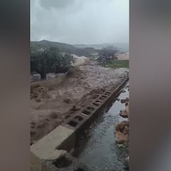 Estremecedoras imágenes desde Mazarrón: ramblas desbordadas y mucha preocupación