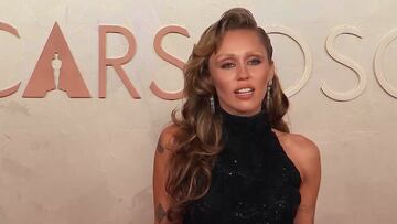 Miley Cyrus, Meg Ryan, Halle Berry, Scarlett Johansson & Penélope Cruz dazzle on the Oscars red carpet!