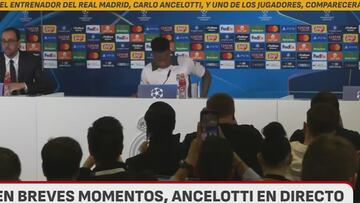 La reacción de Vinicius nada más sentarse en la silla: le salió de dentro