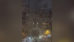 Lanzan pirotecnia contra las ventanas de los pisos en los alrededores del Bernabéu