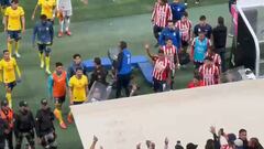 ‘Chiquito’ Sánchez se encaró con la afición de Chivas y les presumió el tricampeonato