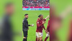 Le podía haber caído una sanción ejemplar: el gesto de Sané con el cuarto árbitro por el que no fue ni expulsado