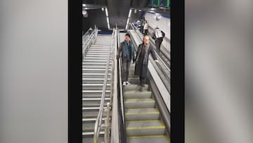 Un doble de Bono, de U2, revoluciona el metro de Madrid con un concierto sorpresa