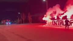 La pancarta en el Metropolitano contra la afición del Madrid... sin que la Policía pueda hacer nada
