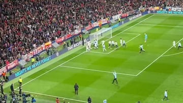 Mucho peor de lo que parecía: la lluvia sin fin de objetos y botellas, así quedó el césped...