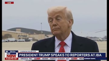 Reporter accidentally bumps microphone into President Trump's face