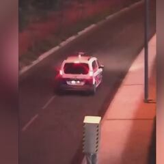 Un hombre disfrazado de radar de velocidad le gasta una broma a la policía: el resultado suma más de 3M de reproducciones