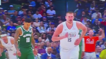 Jokic da la asistencia de la temporada en la NBA: es un auténtico genio