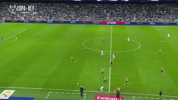 La repetición que da pánico: Vinicius sufre una de las peores entradas de su carrera