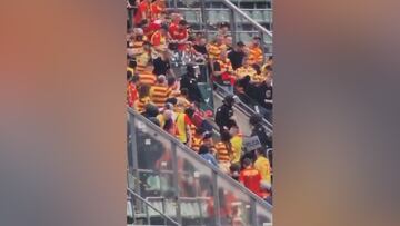 Batalla campal en el Villamarín entre policía y aficionados polacos: pudo terminar en tragedia