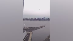 Nuevas imágenes del accidente del helicóptero en Nueva York: el momento en que se estrella