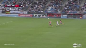 ¡Polémica en el miniderbi! El 1-0 del Castilla desata las protestas del Atlético, juzguen ustedes mismos