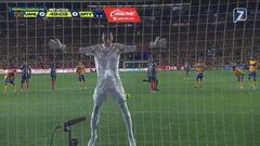 La ‘treta’ que intentó el portero de Tigres para desconcentrar a Ramos: vean la respuesta del ‘93′