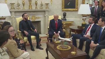 Bukele fires back at reporter questioning El Salvador’s role in alleged migrant smuggling to the U.S.