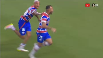 Deyverson lesiona a un compañero en plena celebración de gol