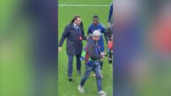 El feo gesto de Dembélé cuando le dan el MVP del partido: su cara es un poema...
