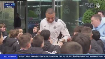 Mágico momento en Valdebebas: la reacción de los niños de La Fábrica cuando salió Mbappé