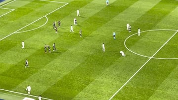 La imagen retratará a muchos: fíjense en los jugadores que se acercan a la afición tras caer