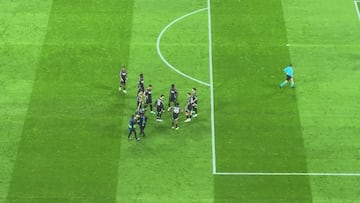 Lo que pasó antes del minuto inicial explica todo lo que ocurrió en el campo: brutal diferencia