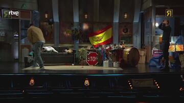 Borja Iglesias ‘destroza’ el plató de La Revuelta de un balonazo: “Ha roto el IPad”