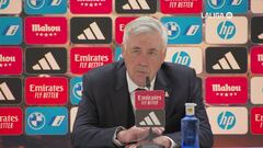 La reacción viral de Ancelotti cuando le cuentan por qué echaron a Schuster del Madrid antes de un Clásico