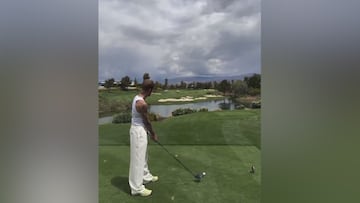 Justin Bieber’s relaxed style at exclusive golf club challenges dress code norms