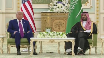 Trump struggles to stay awake during Saudi Arabia visit