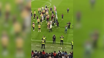 La lamentable treta para evitar la celebración del Barça en el césped de Cornellá