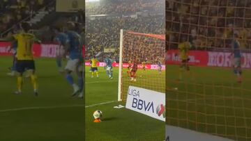 ¡Polémica! Así fue el posible penal que no se marcó para América