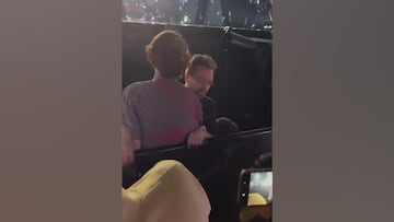 Un espontáneo trata de impedir la actuación de Israel en Eurovisión y lo que ocurre da la vuelta al mundo