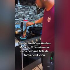 Quema la playera de Cruz Azul y le dice a su hijo: “Le iremos a uno que gane, que no desilusione”