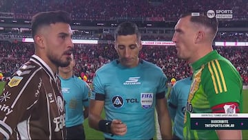 La ‘treta’ en Argentina con el árbitro durante el sorteo antes de los penaltis: se está viralizando sin parar