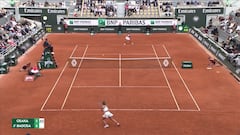 Badosa sonr¨ªe en su debut en Roland Garros