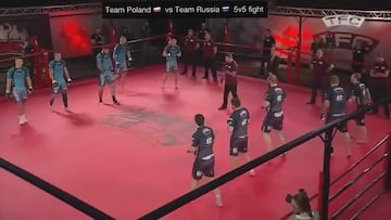 Cinco ultras rusos contra otros cinco polacos en una pelea organizada sobre un ring: el resultado es demoledor