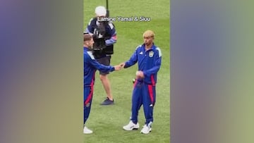 El ‘vacile’ de Lamine y Fermín en el calentamiento con Cristiano como protagonista