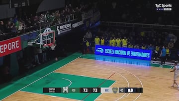 Solo sale una de un millón de intentos y lo hizo en unos playoffs para ganar sobre la bocina: canasta imposible en Argentina