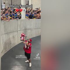 Vean lo que ocurrió en la previa del Boca Juniors-Benfica con un seguidor portugués: miles frente a uno