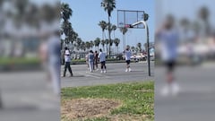 El Atlético desconecta jugando al baloncesto en Venice Beach