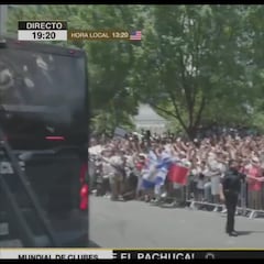 Se van a quedar de piedra: locura de recibimiento en Charlotte al bus del Madrid