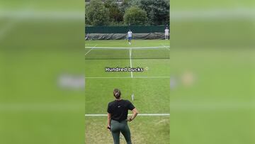 Djokovic y Sabalenka se juegan 100 dólares a ver quién tira la lata del otro: vean el resultado