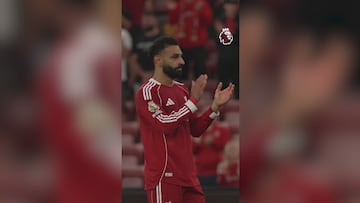 Salah no pudo aguantar las lágrimas y se derrumbó al final del partido recordando a Jota