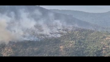 Así actúan contra el fuego de Extremadura los BlackHawk que España ha traído de Chequia y Eslovaquia