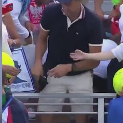 Un tenista del US Open regala su gorra a un niño y lo que hace un aficionado es lo más vergonzoso que se recuerda