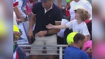 Un tenista del US Open regala su gorra a un niño y lo que hace un aficionado es lo más vergonzoso que se recuerda