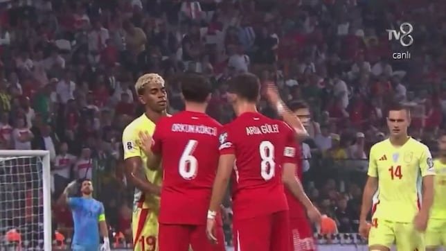 Saltaron chispas: el tenso momento entre Arda Güler y Lamine Yamal que acabó a empujones - AS.com