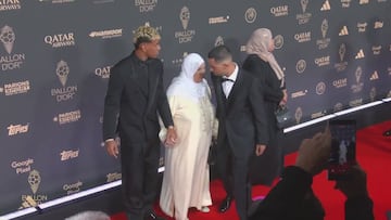 Ya es una imagen para la historia: así llegó Lamine Yamal a la Gala del Balón de Oro