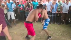 Noquean a su marido y salta la mujer con el hijo en brazos al ring: lo que ocurre es para verlo una vez tras otra