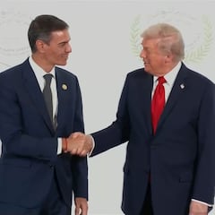 Así fue el momento en el que Trump y Pedro Sánchez se saludaron en la cumbre por la paz en Gaza