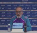 El entrenador del Tenerife destaca en rueda de prensa “el único comentarista al que no quita el volumen” en TV